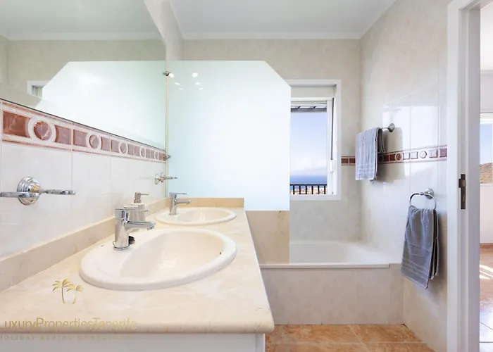 Yulian Costa Adeje (Tenerife)